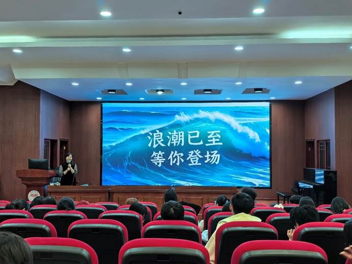 会议室里的人们 AI 生成的内容可能不正确。